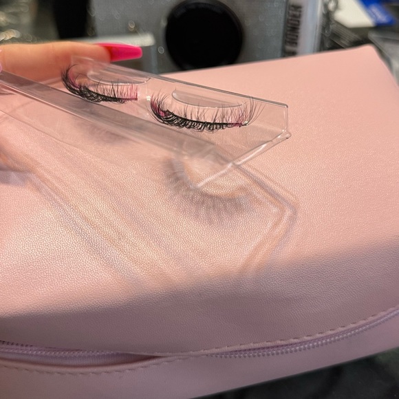 Valentine strip lashes - Picture 4 of 4